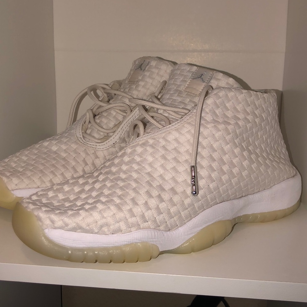 Basketball Shoes - Picture 2 of 5